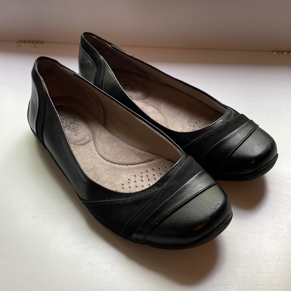 LifeStride Soft System Flats Black Shiny and Suede Accents Neutral Slip‎ On 7